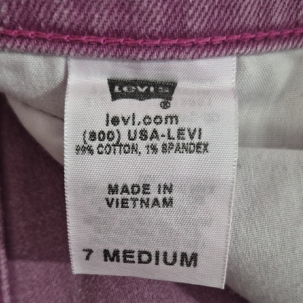 Levi's Distressed Rose-Pink Boyfriend Jeans - Picture 3 of 8